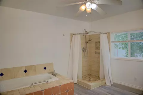 Bath - 3922 E 34th St, Tulsa, OK 74135 photo 2 of 5