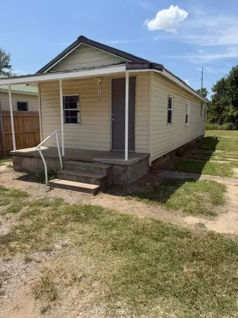 120 Choctaw, Holdenville, OK 74848