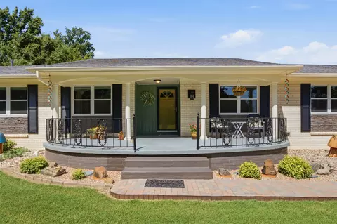 735 W Holiday Ln, Claremore, OK 74017