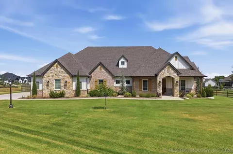 18679 E Limestone Ln, Owasso, OK 74055
