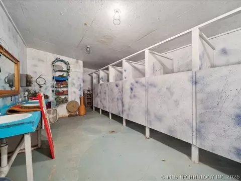 Bath - 36656 S 510 Rd, Eucha, OK 74342 photo 4 of 5