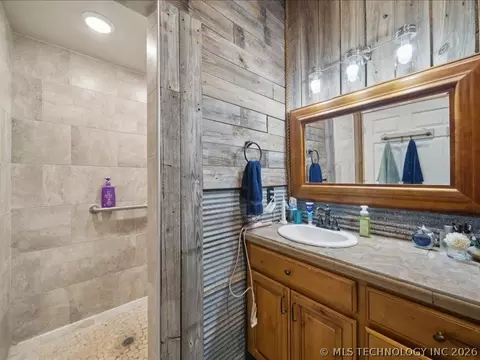 Bath - 36656 S 510 Rd, Eucha, OK 74342 photo 2 of 5
