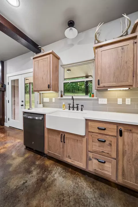Kitchen - 20140 E 430 Rd, Claremore, OK 74017 photo 4 of 4