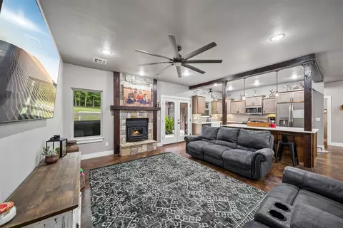 Living - 20140 E 430 Rd, Claremore, OK 74017 photo 2 of 2
