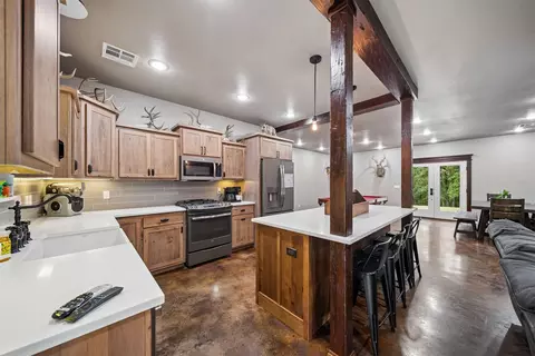 Kitchen - 20140 E 430 Rd, Claremore, OK 74017 photo 2 of 4