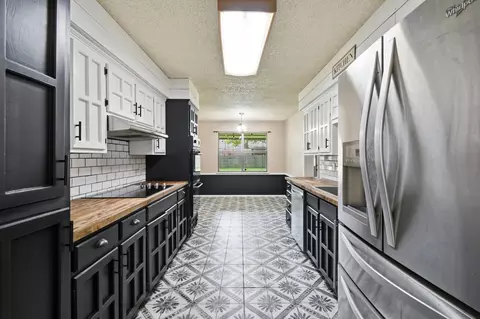 Kitchen - 5008 E 97th Pl, Tulsa, OK 74137 photo 3 of 4