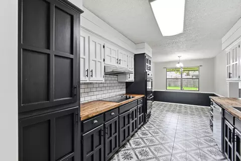 Kitchen - 5008 E 97th Pl, Tulsa, OK 74137 photo 4 of 4