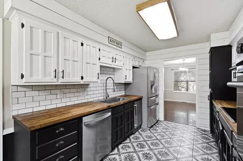 Kitchen - 5008 E 97th Pl, Tulsa, OK 74137 photo 2 of 4