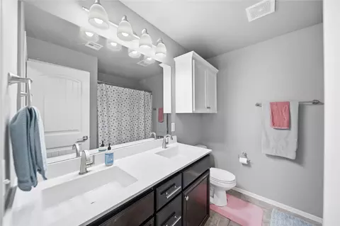 Bath - 6812 S Elder Ave, Broken Arrow, OK 74011 photo 5 of 6