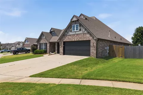 Exterior - 6812 S Elder Ave, Broken Arrow, OK 74011 photo 5 of 5