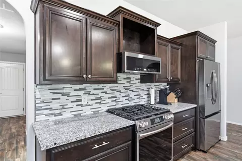 Kitchen - 6812 S Elder Ave, Broken Arrow, OK 74011 photo 2 of 2