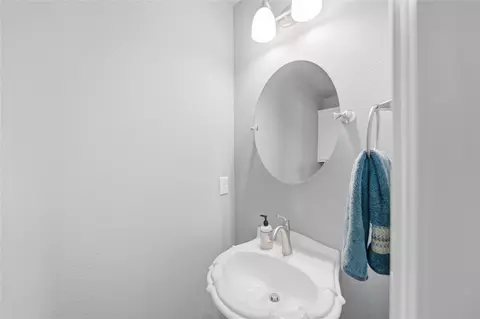 Bath - 6812 S Elder Ave, Broken Arrow, OK 74011 photo 6 of 6