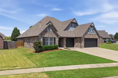 Exterior - 6812 S Elder Ave, Broken Arrow, OK 74011 photo 4 of 5