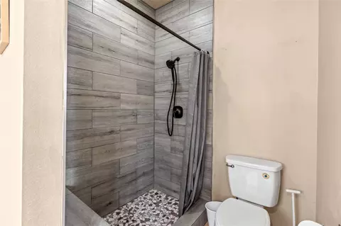 Bath - 420639 E 1166 Rd, Eufaula, OK 74432 photo 3 of 6