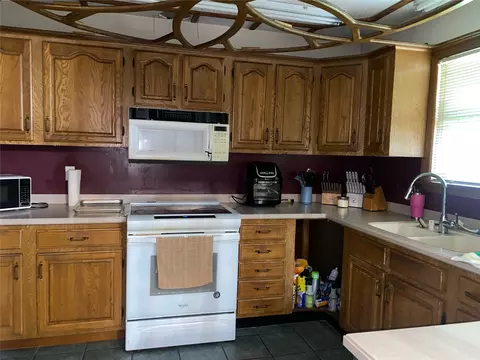 Kitchen - 912 S Thompson Ave, Cushing, OK 74023 photo 1 of 2