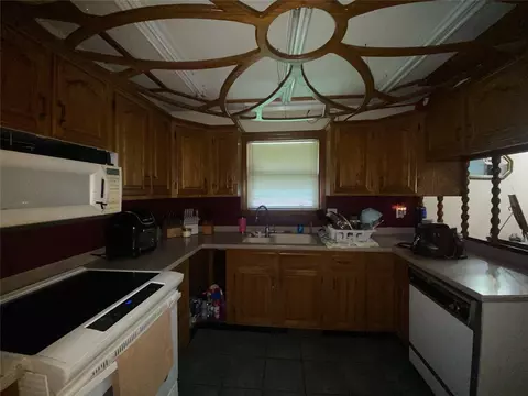 Kitchen - 912 S Thompson Ave, Cushing, OK 74023 photo 2 of 2