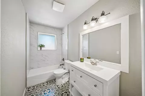 Bath - 8225 Wright Pl, Broken Arrow, OK 74014 photo 1 of 4