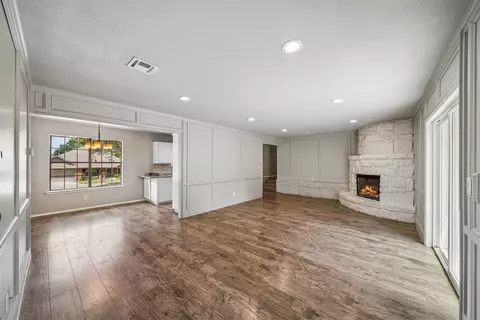 Living - 8225 Wright Pl, Broken Arrow, OK 74014 photo 1 of 7