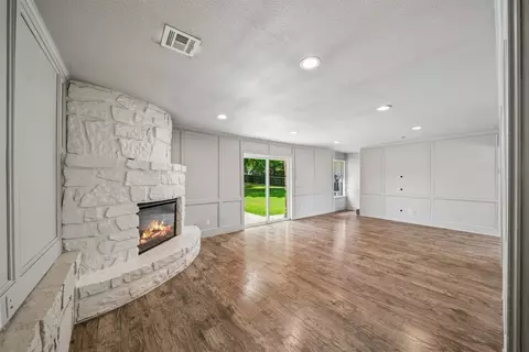 Living - 8225 Wright Pl, Broken Arrow, OK 74014 photo 3 of 7