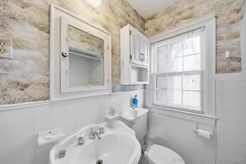 Bath - 2724 E 14th St, Tulsa, OK 74104 photo 3 of 4