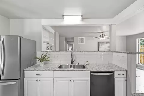 Kitchen - 2211 E 54th St S, Tulsa, OK 74105 photo 5 of 5