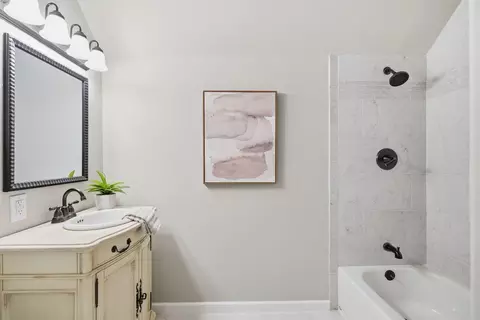 Bath - 2211 E 54th St S, Tulsa, OK 74105 photo 5 of 8