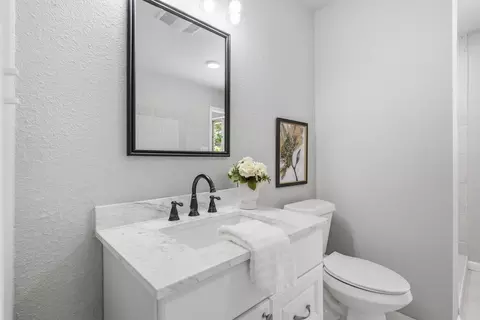 Bath - 2211 E 54th St S, Tulsa, OK 74105 photo 2 of 8