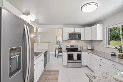 Kitchen - 2211 E 54th St S, Tulsa, OK 74105 photo 2 of 5