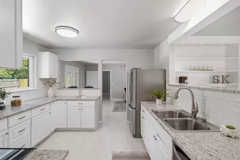 Kitchen - 2211 E 54th St S, Tulsa, OK 74105 photo 1 of 5