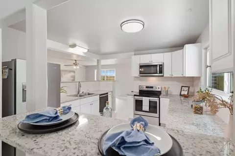 Kitchen - 2211 E 54th St S, Tulsa, OK 74105 photo 3 of 5