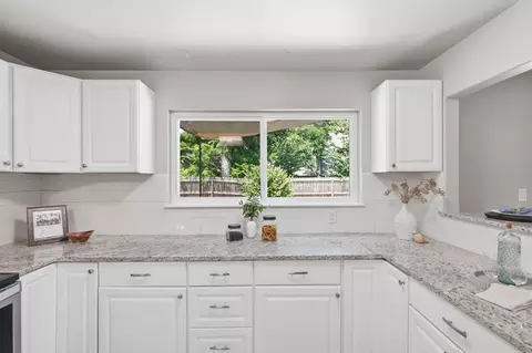 Kitchen - 2211 E 54th St S, Tulsa, OK 74105 photo 4 of 5