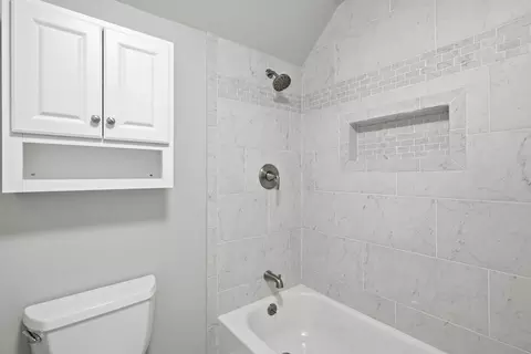 Bath - 2211 E 54th St S, Tulsa, OK 74105 photo 8 of 8