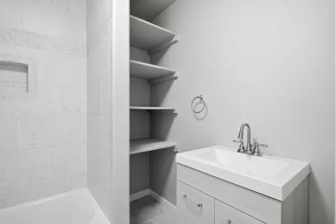 Bath - 2211 E 54th St S, Tulsa, OK 74105 photo 7 of 8