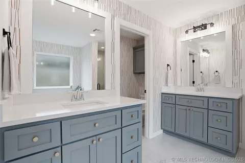 Bath - 5804 E 127th St S, Bixby, OK 74008 photo 4 of 5