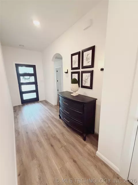 Entry Way - 5804 E 127th St S, Bixby, OK 74008 photo 1 of 6