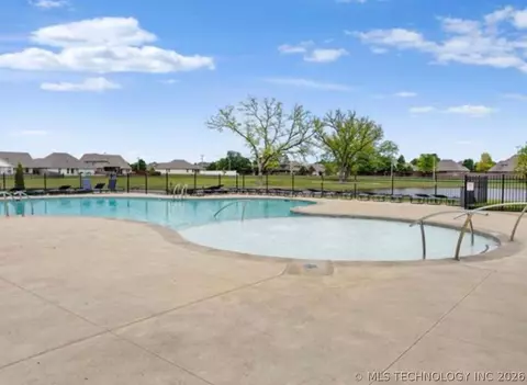 Exterior - 5804 E 127th St S, Bixby, OK 74008 photo 6 of 8