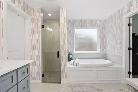Bath - 5804 E 127th St S, Bixby, OK 74008 photo 3 of 5