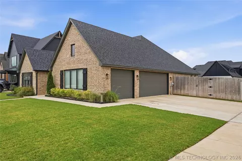 Exterior - 5804 E 127th St S, Bixby, OK 74008 photo 3 of 8