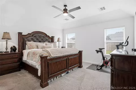Bedroom - 5804 E 127th St S, Bixby, OK 74008 photo 4 of 5