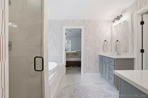 Bath - 5804 E 127th St S, Bixby, OK 74008 photo 5 of 5