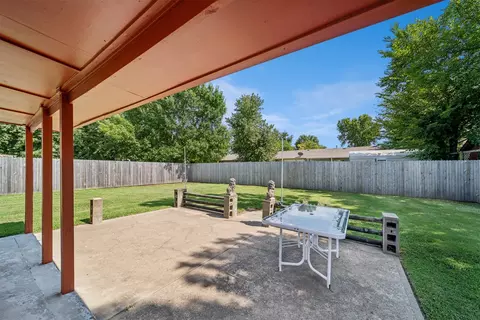 Exterior - 11906 E 37th Pl, Tulsa, OK 74146 photo 5 of 9