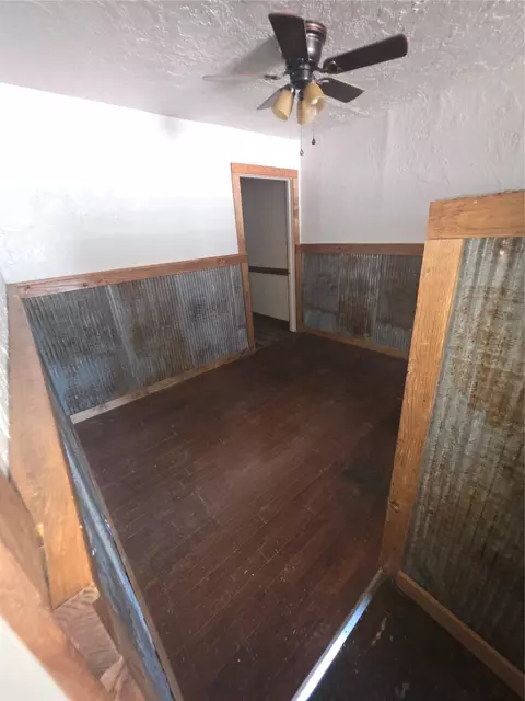 Entry Way - 406 5th, Ringling, OK 73456 photo 1 of 3