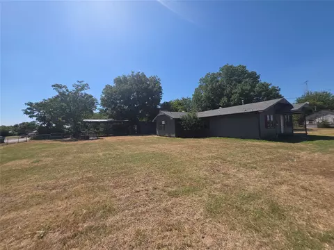 Exterior - 406 5th, Ringling, OK 73456 photo 4 of 9