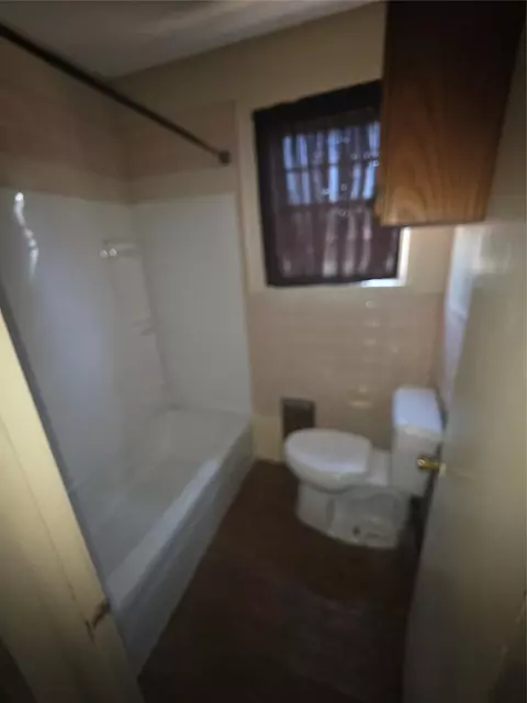Bath - 406 5th, Ringling, OK 73456 photo 2 of 3