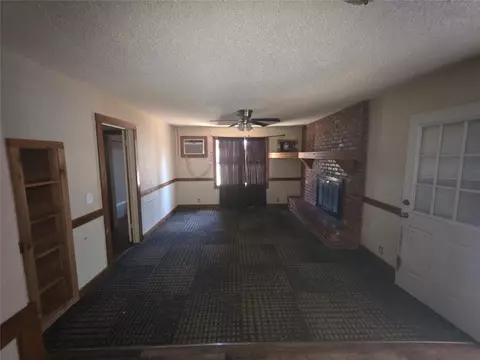 Living - 406 5th, Ringling, OK 73456 photo 2 of 2