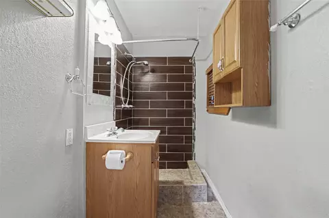 Bath - 3408 E 4th Pl, Tulsa, OK 74112 photo 1 of 3