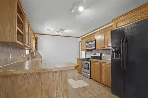 Kitchen - 3408 E 4th Pl, Tulsa, OK 74112 photo 4 of 4