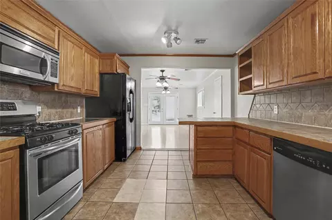 Kitchen - 3408 E 4th Pl, Tulsa, OK 74112 photo 2 of 4