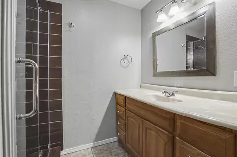 Bath - 3408 E 4th Pl, Tulsa, OK 74112 photo 3 of 3