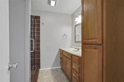 Bath - 3408 E 4th Pl, Tulsa, OK 74112 photo 2 of 3